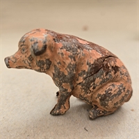 grisefarvet-gris-siddende-gammel-legetoejsgris-1930erne